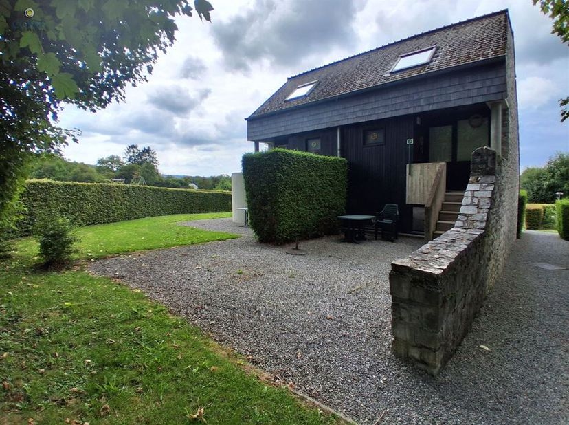 Dit gezellige duplex vakantiehuis ligt net buiten het dorp Ny, in het L&#039;Espinette condominium complex.&lt;br /&gt;
Op de begane grond is er een woonkamer, e