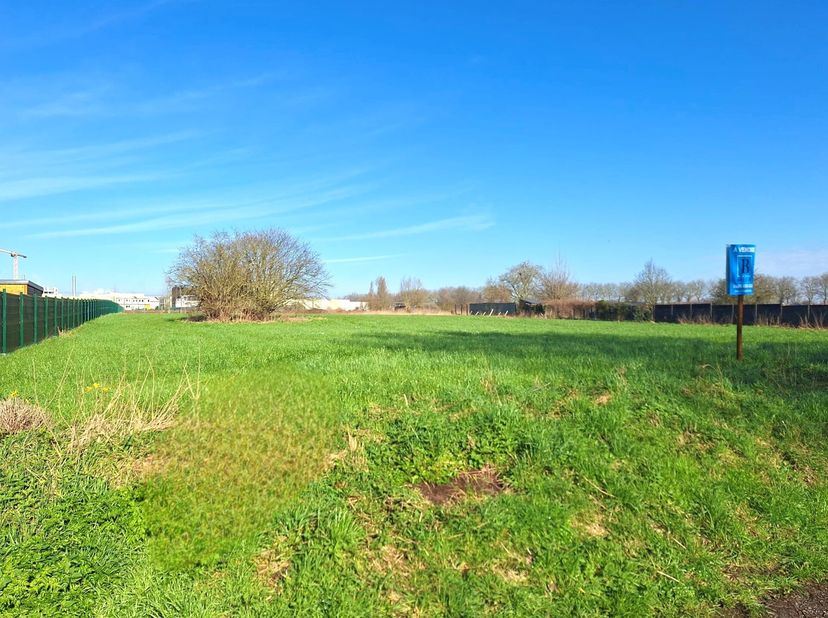 MOOIE GOEDGELEGEN BOUWGROND voor HOB,  met een totale oppervlakte van 15a14ca. PLANNEN AANWEZIG. Aangename, rustige en groene omgeving. Meer info; Inf