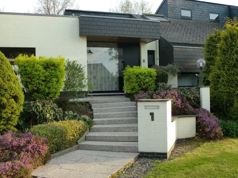 Knappe designvilla te Wetteren&lt;br /&gt;
Bent u op zoek naar een moderne woning met ruimte, licht en comfort op een uitstekende locatie? Deze unieke villa