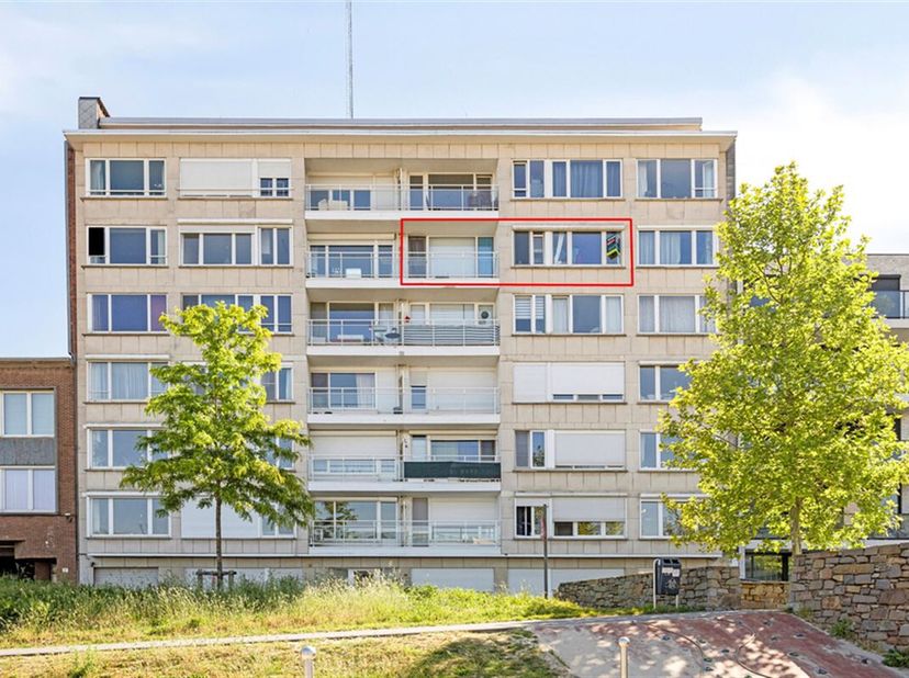 Op te frissen appartement gelegen op een uitstekende locatie!&lt;br /&gt;
Ben je op zoek naar een eigen stek of investering? Dan kan dit appartement iets vo