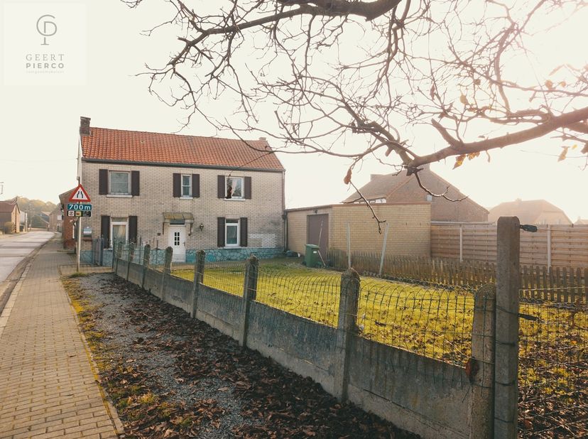 Deze te renoveren woning te Gingelom ligt op een perceel van 4are48ca.&lt;br /&gt;
Hier kan je zeker iets heel leuks mee aanvangen.&lt;br /&gt;
&lt;br /&gt;
De woning h