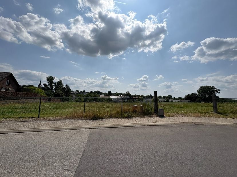 Terrain à vendre
                    à 3891 Borlo