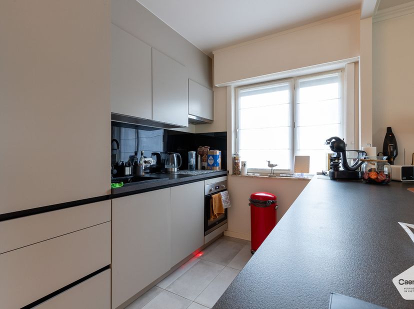 ZONNIG &amp; INSTAPKLAAR HOEKAPPARTEMENT in de residentie Gruuthuyse op het gelijkvloers in het hartje van Oostkamp centrum en nabij de op en afrit van de
