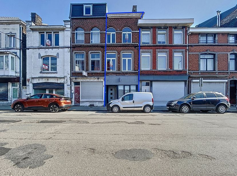 L&#039;agence SKYIMMO vous propose cette maison de commerce 3 étages avec la possibilité d&#039;une éventuelle collocation/division , située dans le centre vill
