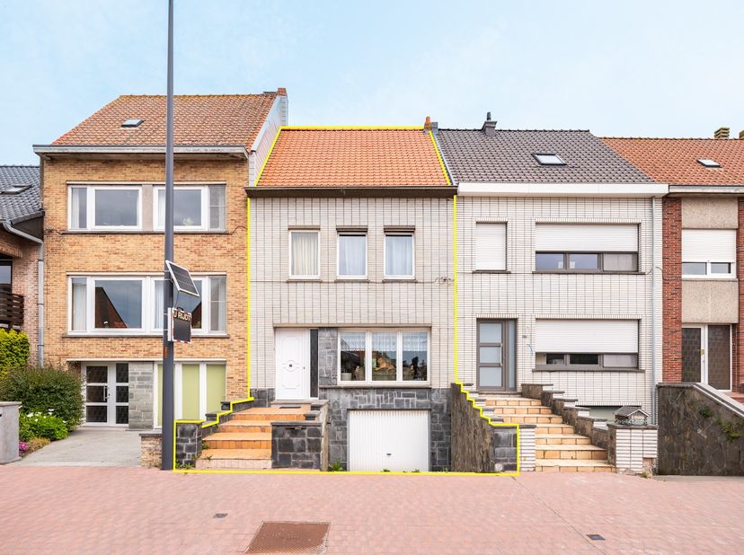 Bent u op zoek naar een woning met potentieel en een stevige structuur als basis?&lt;br /&gt;
&lt;br /&gt;
Dan is deze te renoveren gezinswoning met tuin en garag