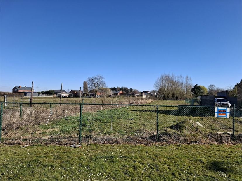 Rustig gelegen in het landelijke Rummen (Geetbets), is dit de ideale woonplek voor wie houdt van ruimte en natuur. Omringd door velden en wandelpaden,