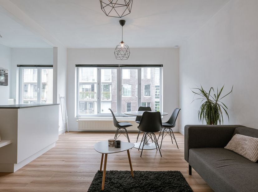 Kwalitatief gerenoveerd tweeslaapkamer appartement&lt;br /&gt;
EPC: B&lt;br /&gt;
Mobiscore: 9,4/10&lt;br /&gt;
Dit recent gerenoveerd (2024) tweeslaapkamer appartement