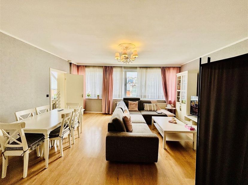 Vlakbij het Koning Boudewijnpark, zeer mooi BRIGHT appartement +/- 113 m² op de 3e/4e verdieping van een klein gebouw met 9 eenheden&lt;br /&gt;
bestaande u