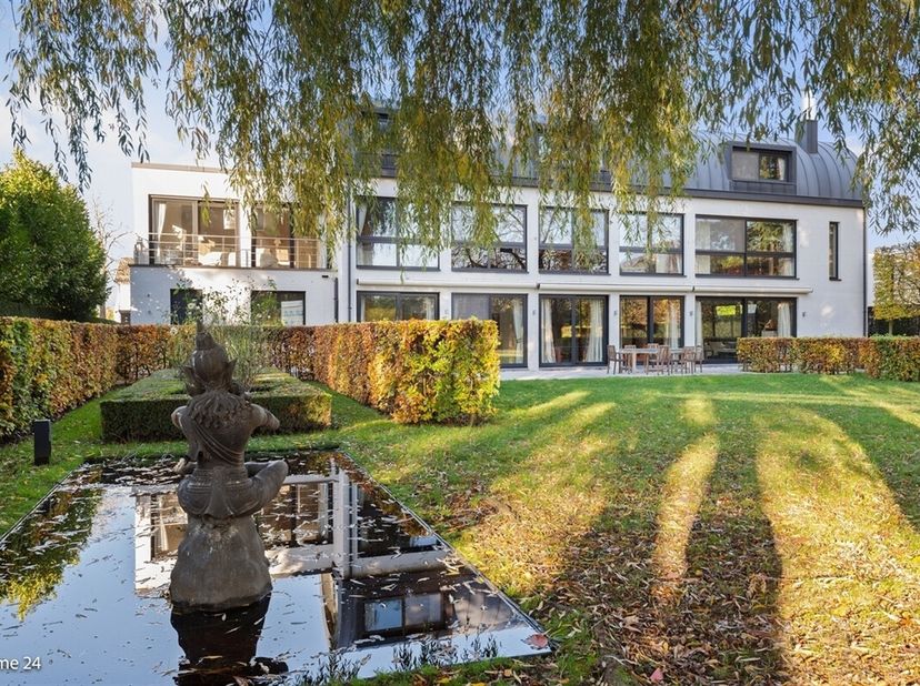WILRIJK - Elsdonk : Villa de luxe entièrement rénovée avec 6 chambres et un beau jardin paysager sur 2 531m². Score PEB-B.&lt;br /&gt;
DESCRIPTION :&lt;br /&gt;
C