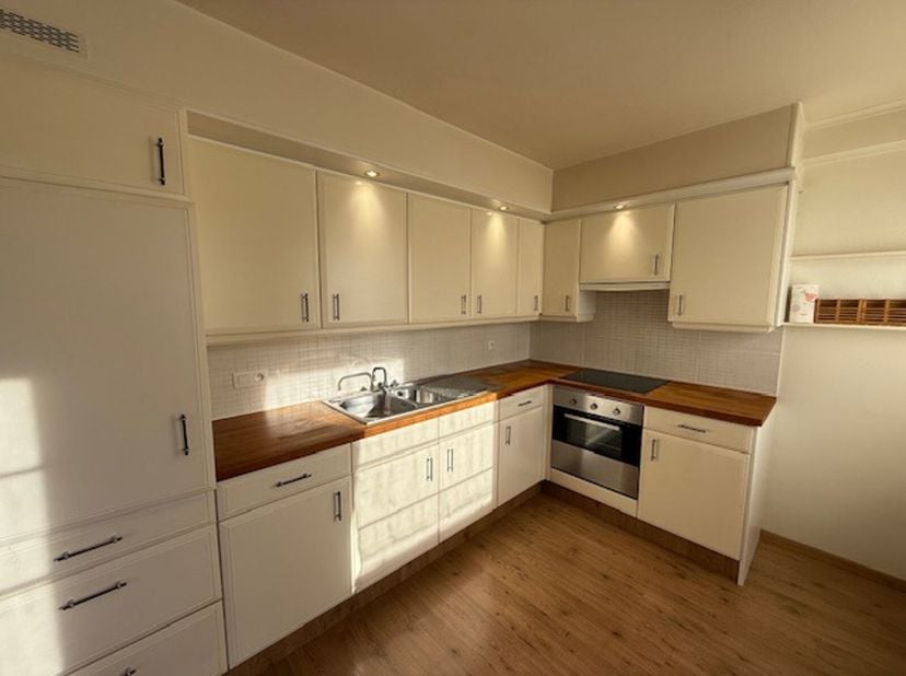 Appartement à louer
                    à 2400 Mol