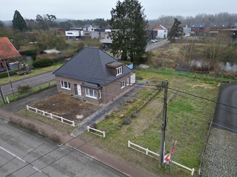 ! IN OPTIE - VERKOOPOVEREENKOMST IN OPMAAK !&lt;br /&gt;
Deze standaard te renoveren open bebouwing in Rotselaar is goed gelegen met goede verbindingsmogeli