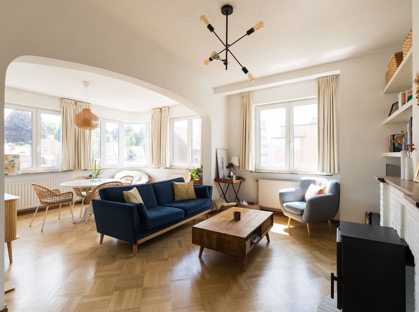 UCCLE, à deux pas de Calevoet, dans un quartier dynamique, superbe DUPLEX PENTHOUSE (2ch/1sdb) de ±131m² avec TERRASSE de ±23m², situé aux 3ème et 4èm