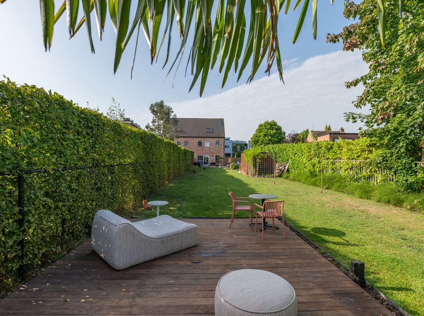Bienvenue dans la maison de vos rêves ! Construite de A à Z en 2016 sur un impressionnant terrain de 891 m², cette magnifique maison a bénéficié d&#039;une