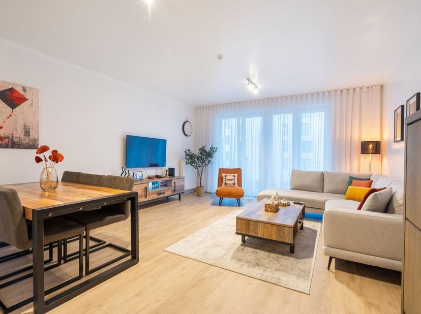 Idéalement situé cette appartement est à au cur de La Louvière une ville dynamique offrant une variété de commodités à ses résidents. La gare de La Lo