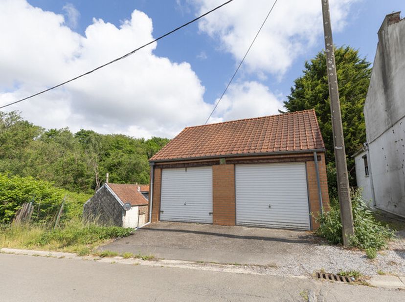 Garage te koop
                    in 6180 Courcelles