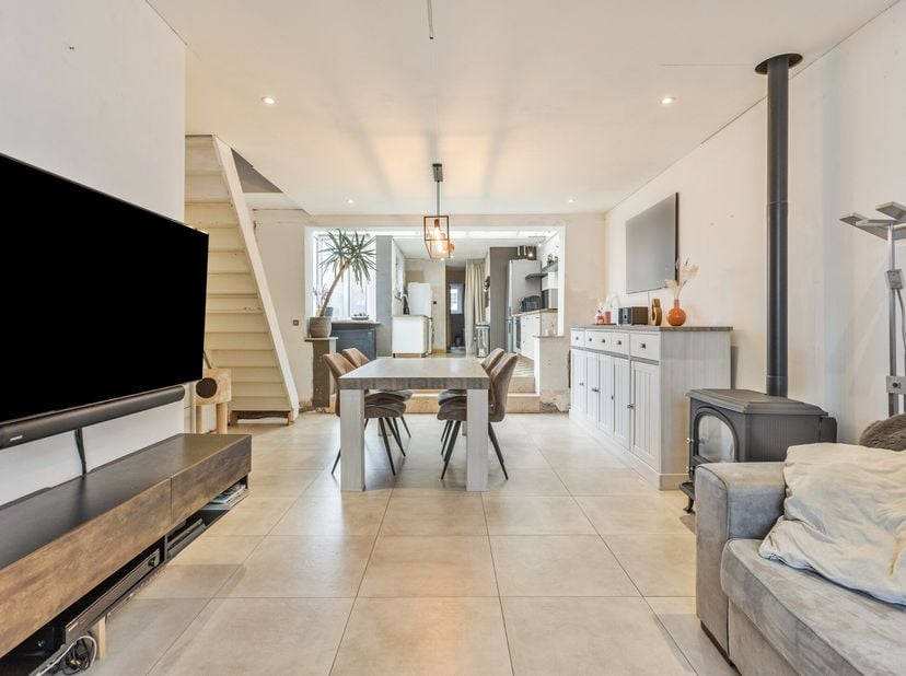 Charmante maison près du centre de Kortemark avec jardin confortable. Cette maison est idéale comme maison de départ ou maison familiale avec quelques