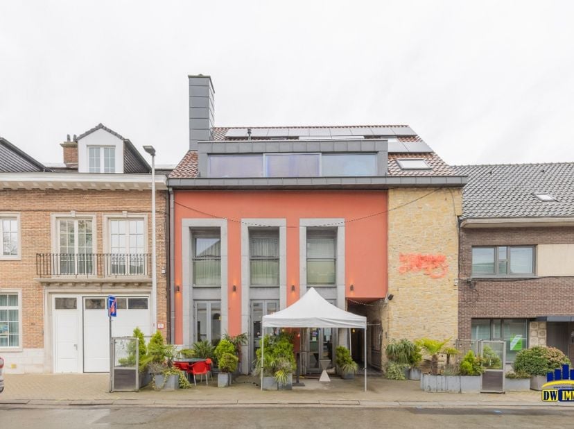 Overname: Een goed draaiend danscafé op de Markt van Opwijk, met ruim 19 jaar geschiedenis! Deze populaire horecazaak is sinds 2006 een gevestigde waa