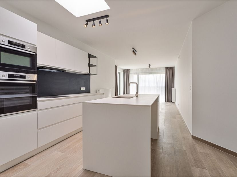 Ruim drie-slaapkamerappartement nabij Stadspark&lt;br /&gt;
Op de negende verdieping van een nieuwbouwproject is dit ruime duplex-appartement gelegen. Het b