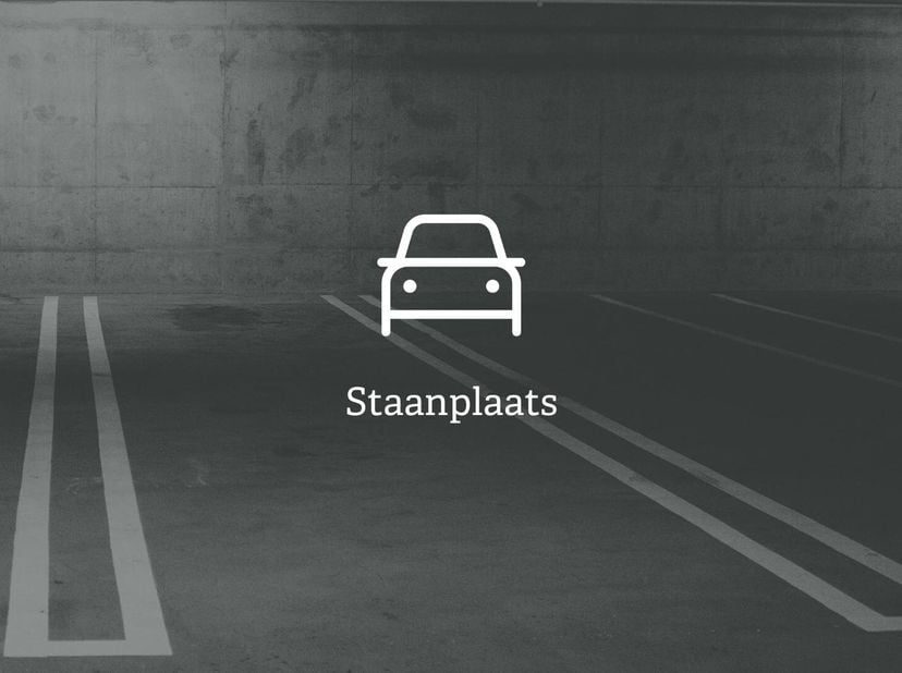 Place de parking fermée dans le centre de Roeselare.&lt;br /&gt;
Les places de parking sont situées sous Basic Fit et sont accessibles par une porte de gara