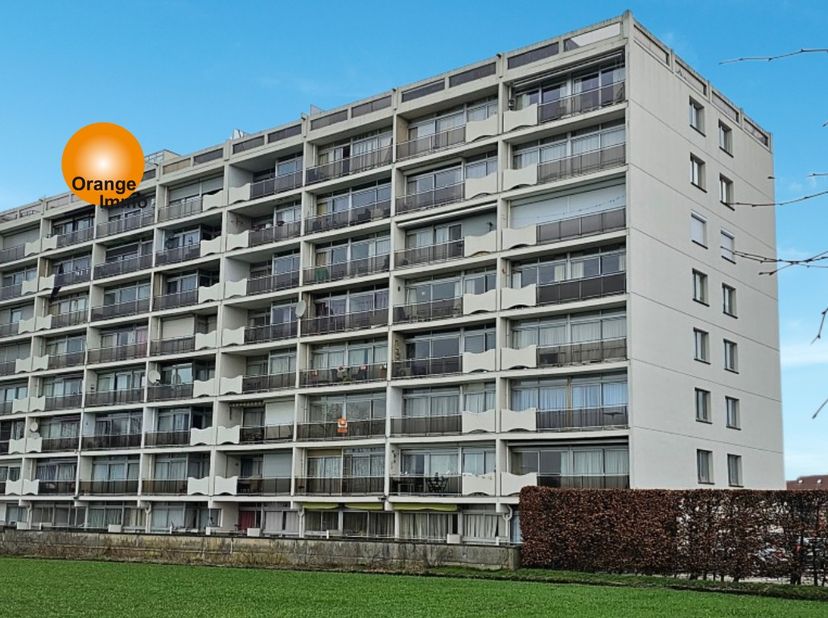 Gemeubeld appartement met 2 slaapkamers en 2 terrassen.&lt;br /&gt;
Het ruim appartement met 2 slaapkamers en 2 terrassen bevindt zich op de 2de verdieping