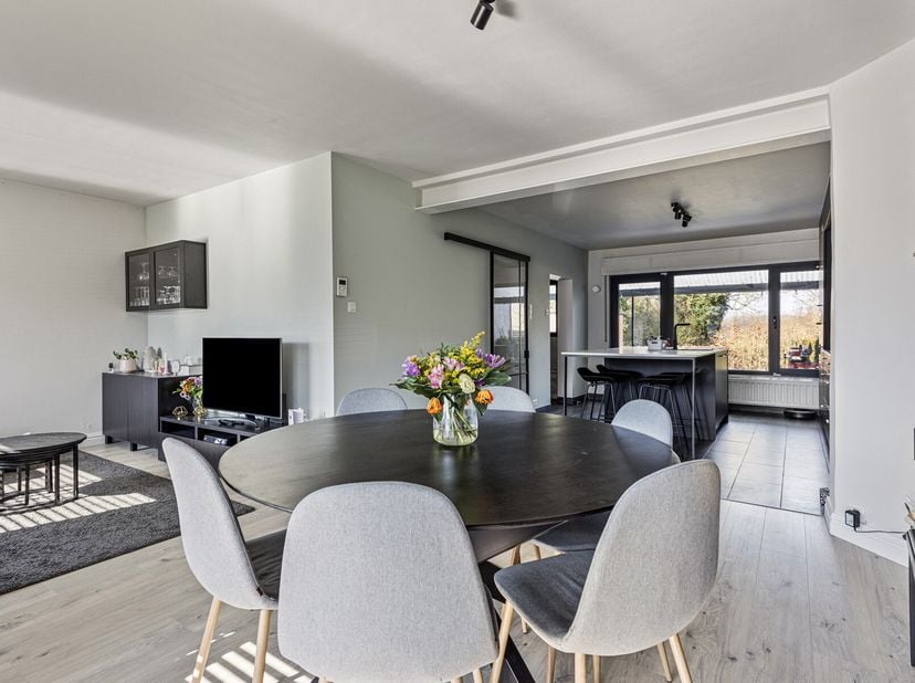 Deze instapklare woning in het rustige, maar toch centraal gelegen Eppegem-Zemst heeft alles wat je zoekt! Ideaal voor wie de natuur en rust wil combi
