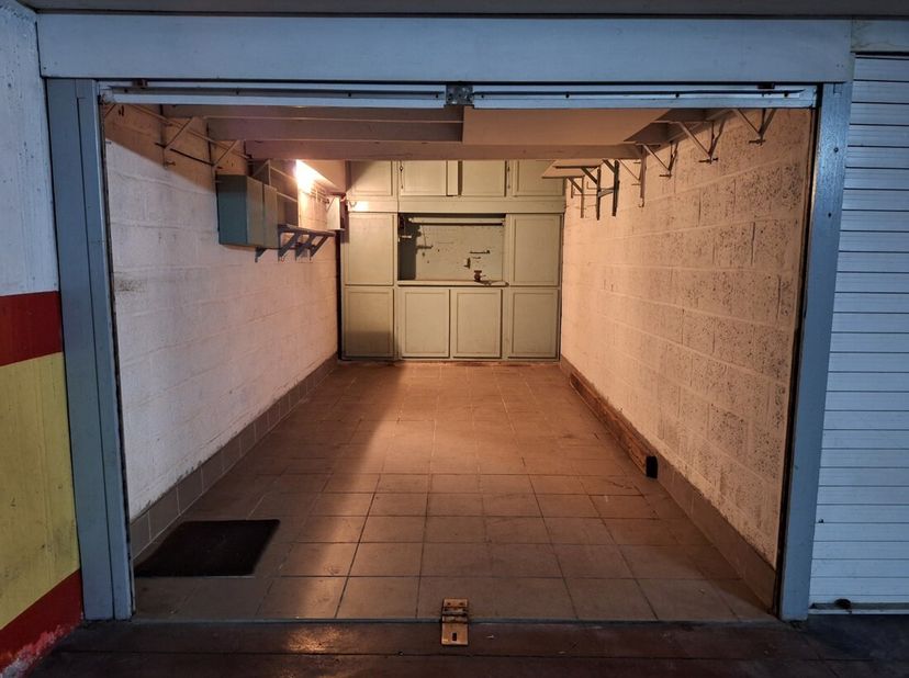 Perfect gelegen ondergrondse garagebox.&lt;br /&gt;
De garagebox bevindt zich op wandelafstand van het centrum.