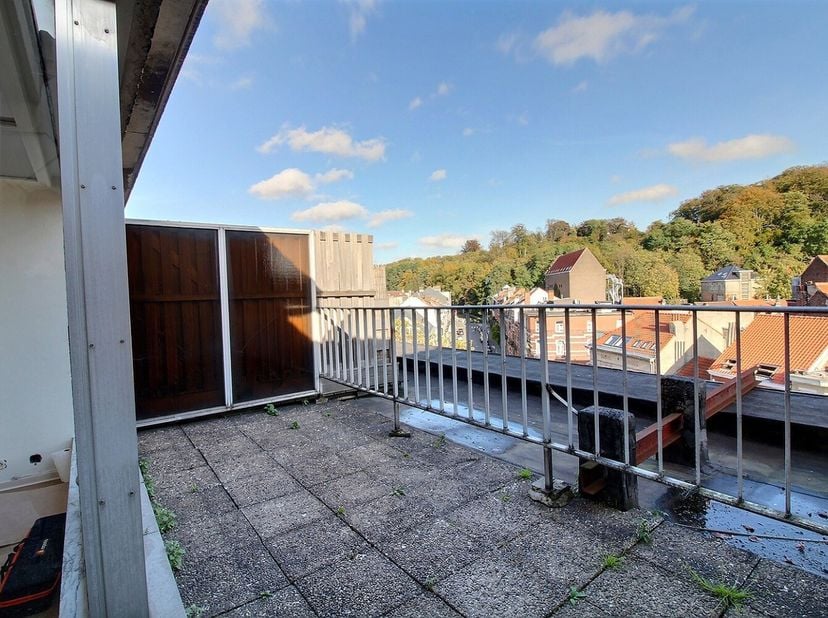 Infos &amp; Bezoeken, contact Quentin : 0473 83 59 95 - quentin@bytheway.be - By The Way deze STUDIO op de 7e verdieping met lift naar de 6e van + / - 38m