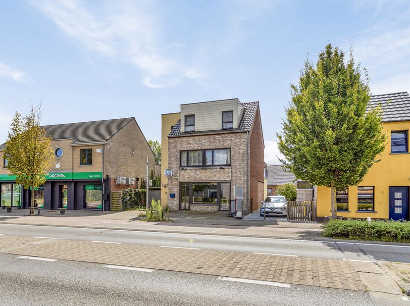 Deze goed gelegen gelijkvloerse handelruimte beschikt over volgende pluspunten:&lt;br /&gt;
*zeer drukke verbindingsweg tussen Leopoldsburg en Balen&lt;br /&gt;
*