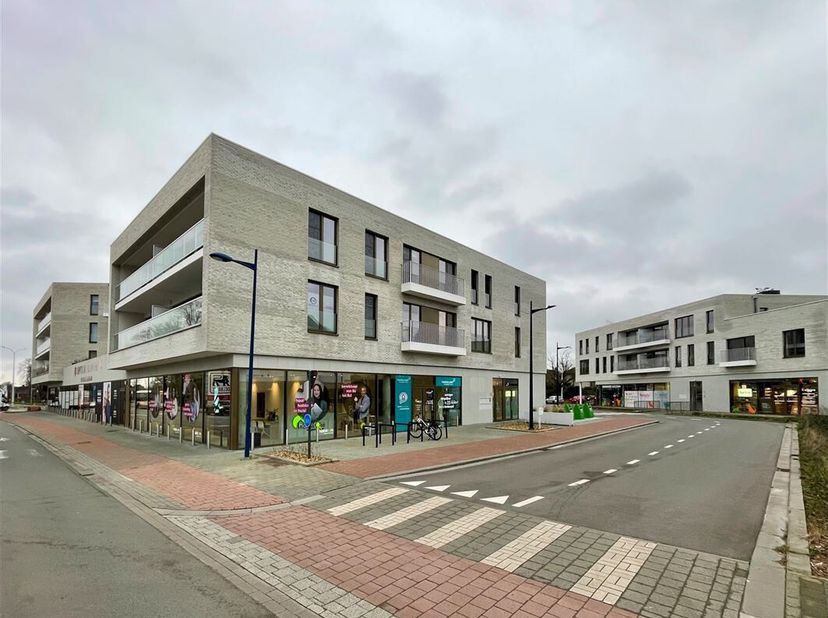 Ces places de parking nouvellement construites se trouvent à l&#039;angle de la Koningin Astridlaan et de l&#039;Antwerpsesteenweg à Kontich. &lt;br /&gt;
Il y a enco
