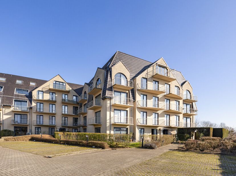 Le Coq : Appartement exceptionnellement spacieux de 171 m² à vendre à deux pas des dunes Cet appartement unique a été créé par la fusion de deux unité