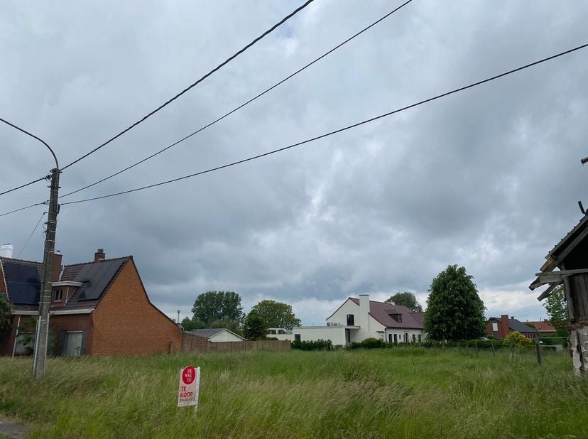 Dit perceel is gelegen in Avelgem, op de Oudenaardsesteenweg, op de grens met Kluisbergen en Anzegem. &lt;br /&gt;
Het perceel heeft een grootte van maar li
