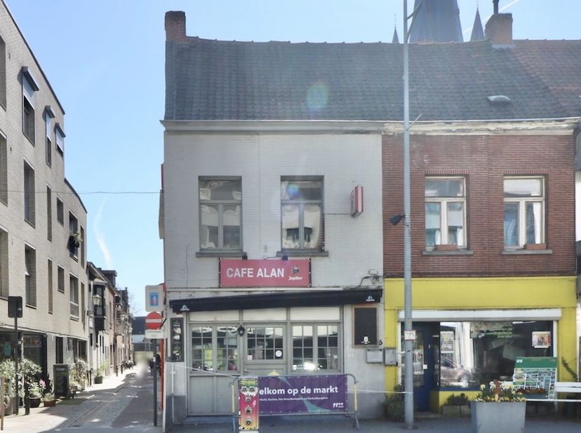 Instapklaar café met eetgelegenheid en gezellig terras vooraan in het centrum van Eeklo&lt;br /&gt;
&lt;br /&gt;
Bent u op zoek naar een unieke kans om uw horecad