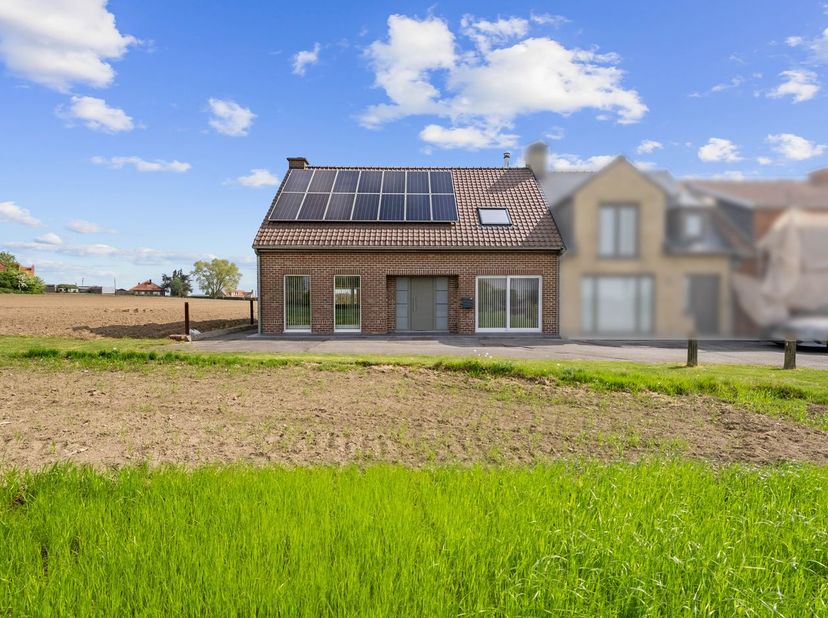 IN OPTIE!&lt;br /&gt;
&lt;br /&gt;
Charmante woning in landelijke omgeving met open zicht, gelegen in een rustige, doodlopende straat op korte afstand van het cen
