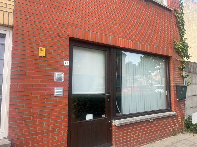 Bien professionnel à louer
                    à 3581 Beverlo