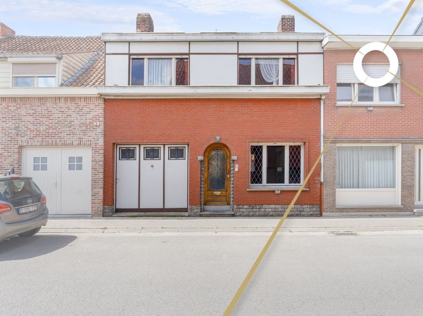 Bent u op zoek naar een woning die u volledig naar eigen smaak kunt inrichten? Dan is deze karaktervolle woning te Lauwe precies wat u zoekt!&lt;br /&gt;
De
