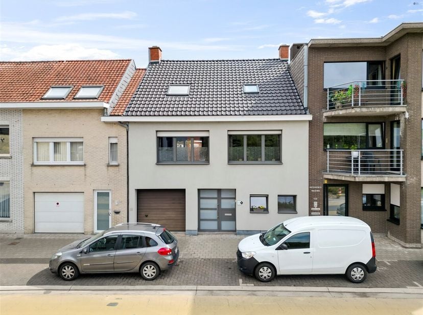 Ruime kangoeroe-woning met gunstig EPC !&lt;br /&gt;
De woning is in 2 fases gerenoveerd: de voorgevel in crepie in 2015. Nieuw dak en volledige inrichting