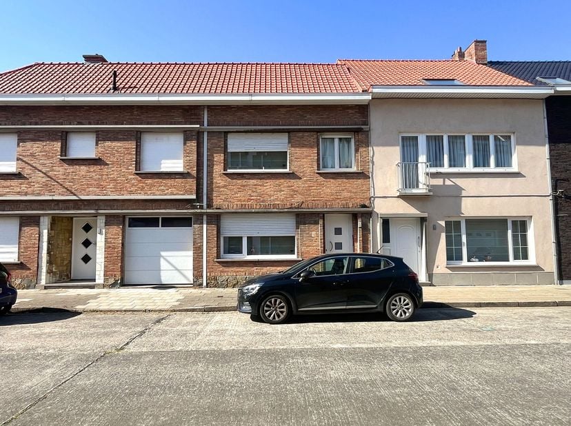 Centraal gelegen woning te Heist-aan-Zee, vlakbij de Bondgenotenlaan en het station. Het strand ligt op wandelafstand dus ook een interessante woning