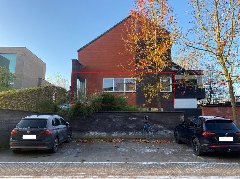Bien professionnel à louer
                    à 3350 Wommersom