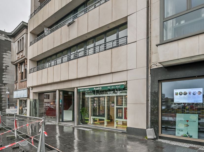 Bien professionnel à louer
                    à 9100 Sint-Niklaas