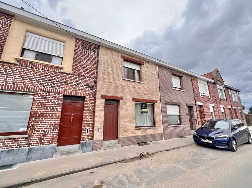 Vous êtes à la recherche dune maison conviviale dans la campagne de Zwevegem ? Alors cette maison de ville au cur de Zwevegem est exactement ce que vo