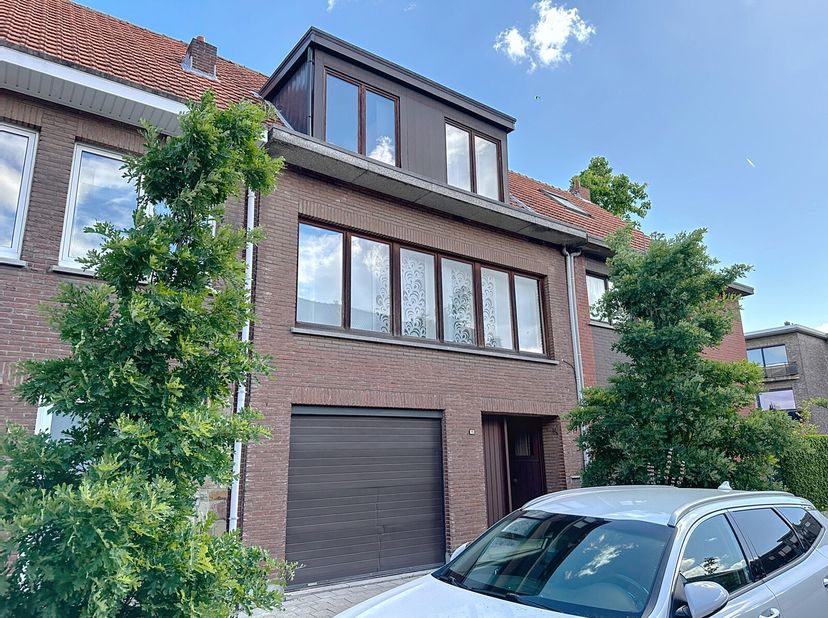 Op zoek naar een instapklare woning met charme én een centrale ligging?&lt;br /&gt;
Deze beletagewoning in een rustige, kindvriendelijke buurt op wandelafst