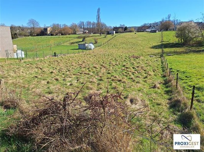 OPTION  !!!!      MALONNE : magnifique et grand terrain à bâtir de 26 a 42 ca. Dans un environnement vert et calme à proximité du collège St Berthuin,