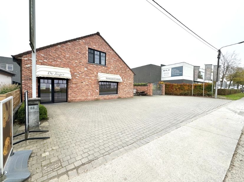 Bien professionnel à vendre
                    à 8570 Vichte