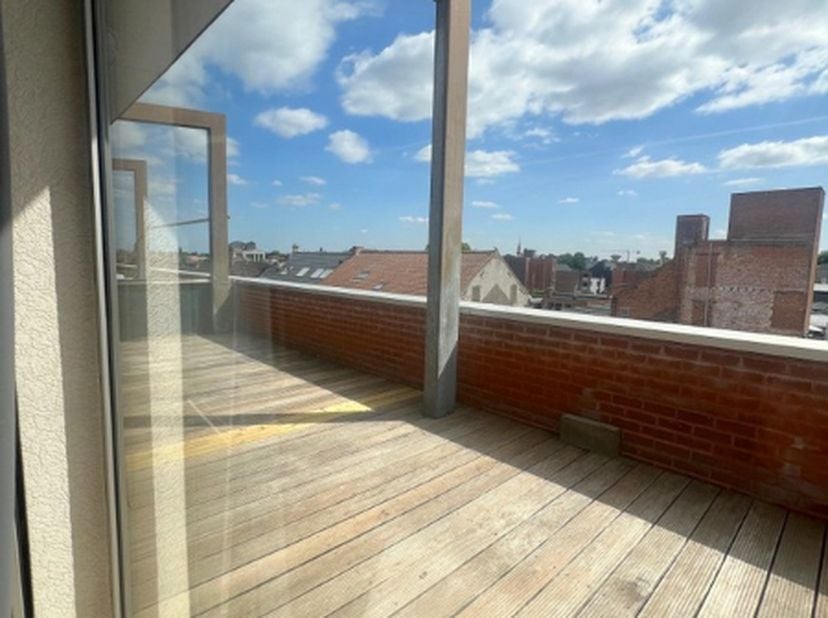 &quot;IN OPTIE&quot;   OP TE FRISSEN &quot;PENTHOUSE&quot; MET GROOT KNAP  DAKTERRAS&lt;br /&gt;
4 DE VERD MET LIFT&lt;br /&gt;
ruime living met veel lichtinval , recent schuifraam n