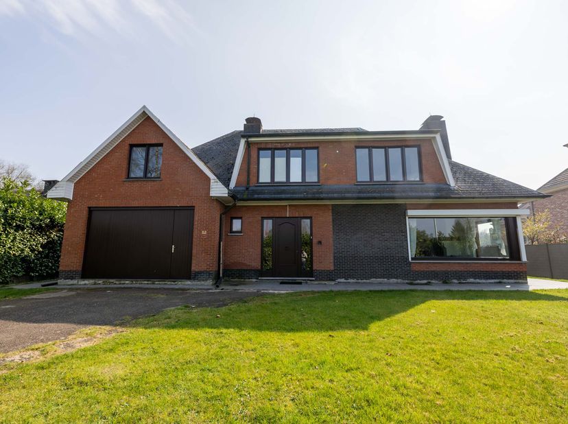 VILLA &lt;br /&gt;
 &lt;br /&gt;
In verhuurde staat.  &lt;br /&gt;
Gelegen langsheen de Ring van Turnhout.  &lt;br /&gt;
Indeling:  &lt;br /&gt;
- gelijkvloers: inkomhal met apart