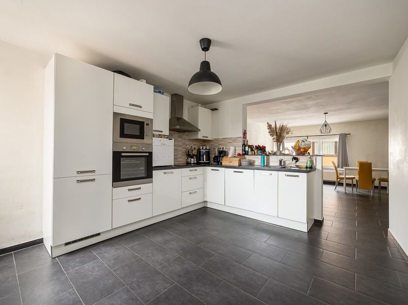 Erg rustig en toch centraal gelegen duplex appartement. Dit appartement is volledig gerenoveerd in 2016 en gelegen in het hart van de gemeente Haacht