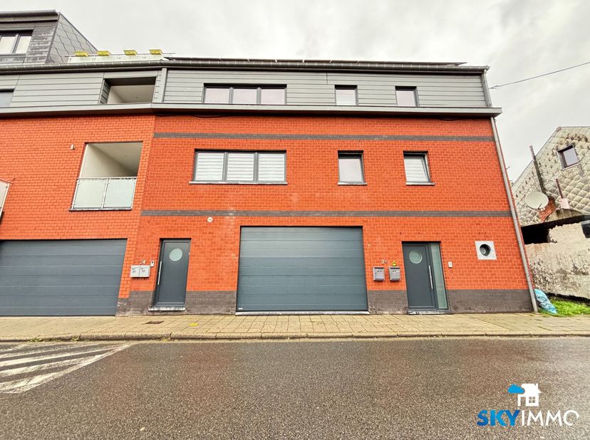 L&#039;agence SKYIMMO vous propose ce spacieux appartement  d&#039;une superficie habitable de 93m². Le bien se trouve au 1e étage de l&#039;immeuble et est composé