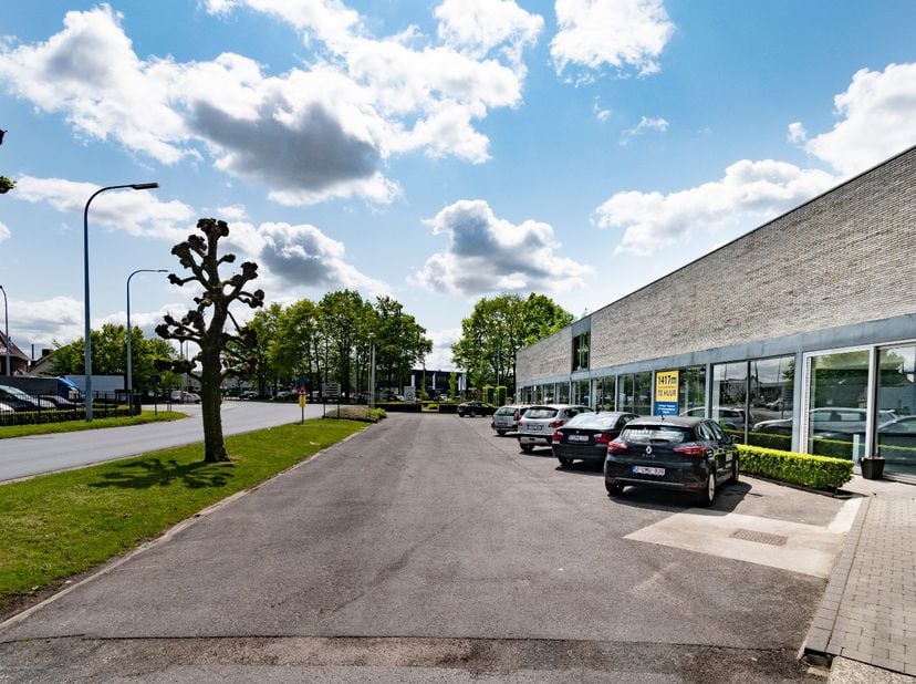 Bien professionnel à louer
                    à 8700 Tielt