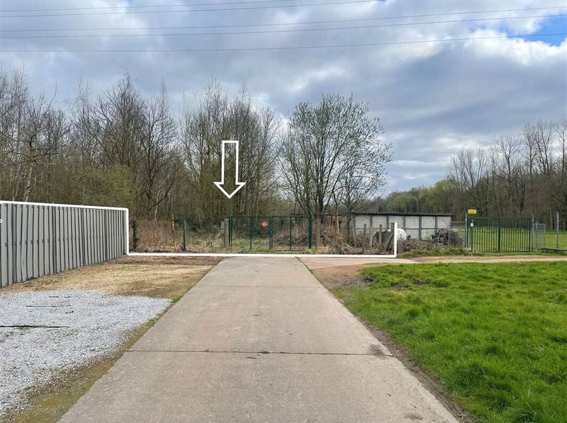 Vier percelen bouwland/weiland gelegen te Elewijt met een totale oppervlakte van 1 hectare 67 are 65 ca. De percelen zijn gelegen aan het einde van ee