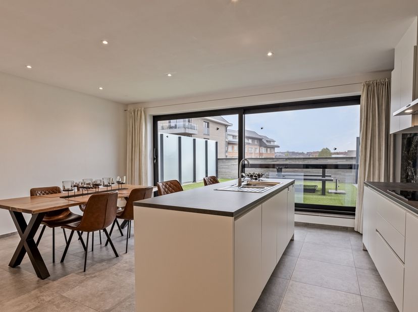 Cet appartement (123 m²) à vendre est situé dans la Gasthuisstraat à Poperinge, donc en plein centre, près de la Grote Markt. L&#039;appartement vous donne